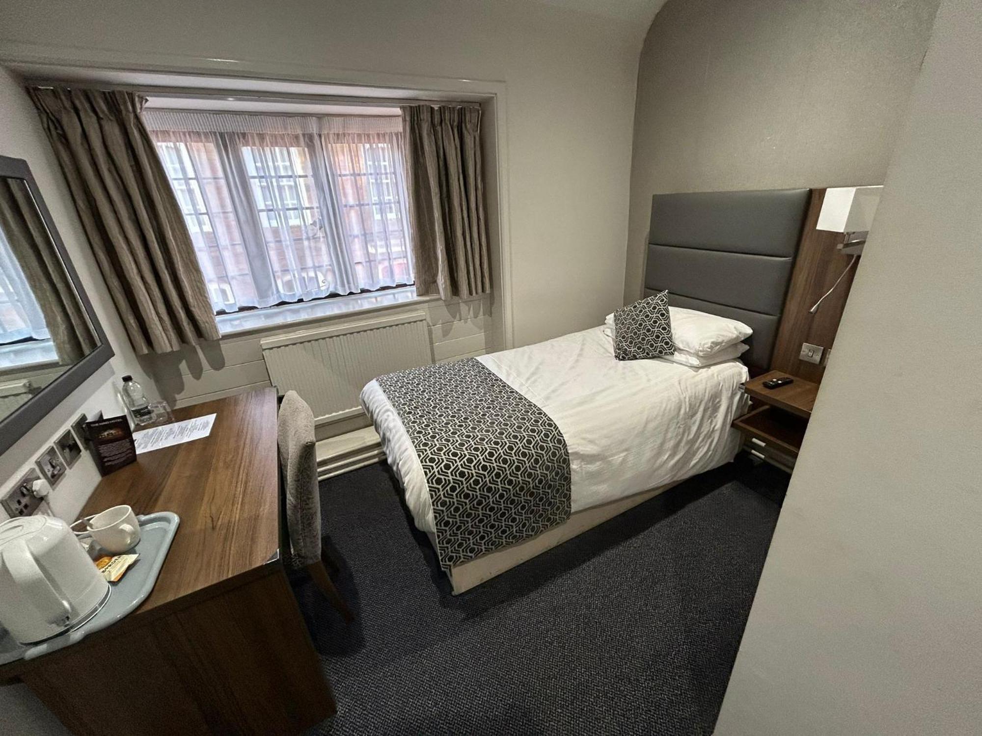 The Hind Hotel Wellingborough Habitación foto